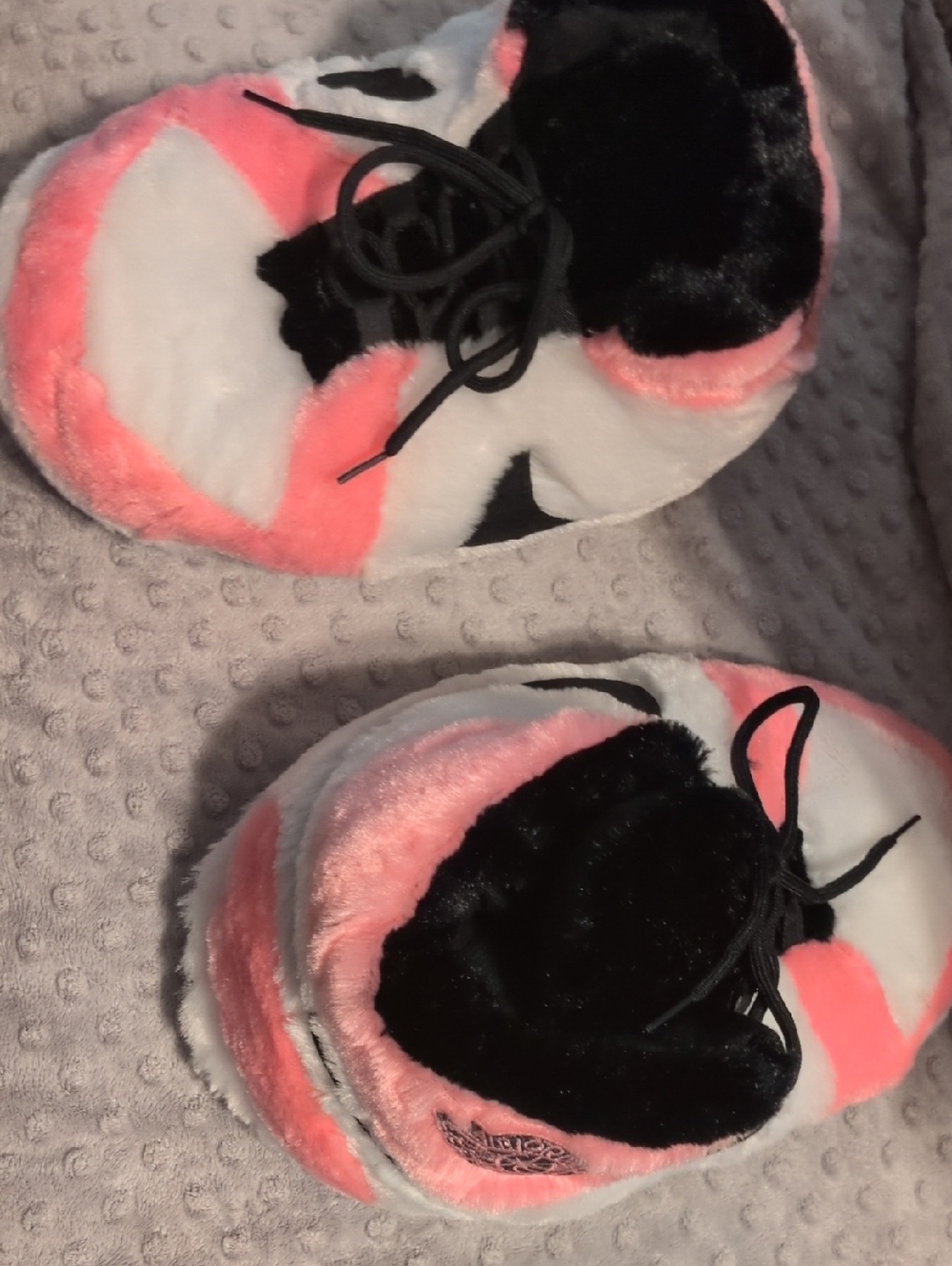 Plush Women's Pink & White Fleece Slippers